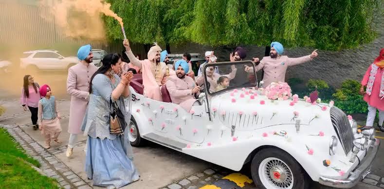 Vintage car rental Gorakhpur Deoria – Classic wedding car exterior