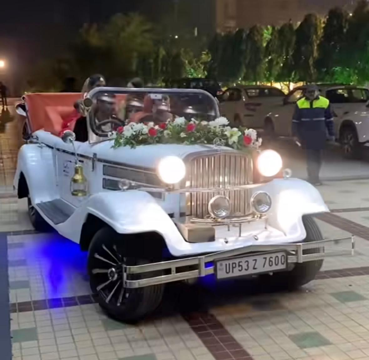 Beautiful vintage car available for wedding barat and photoshoot in Azamgarh by Sarswati Event.
