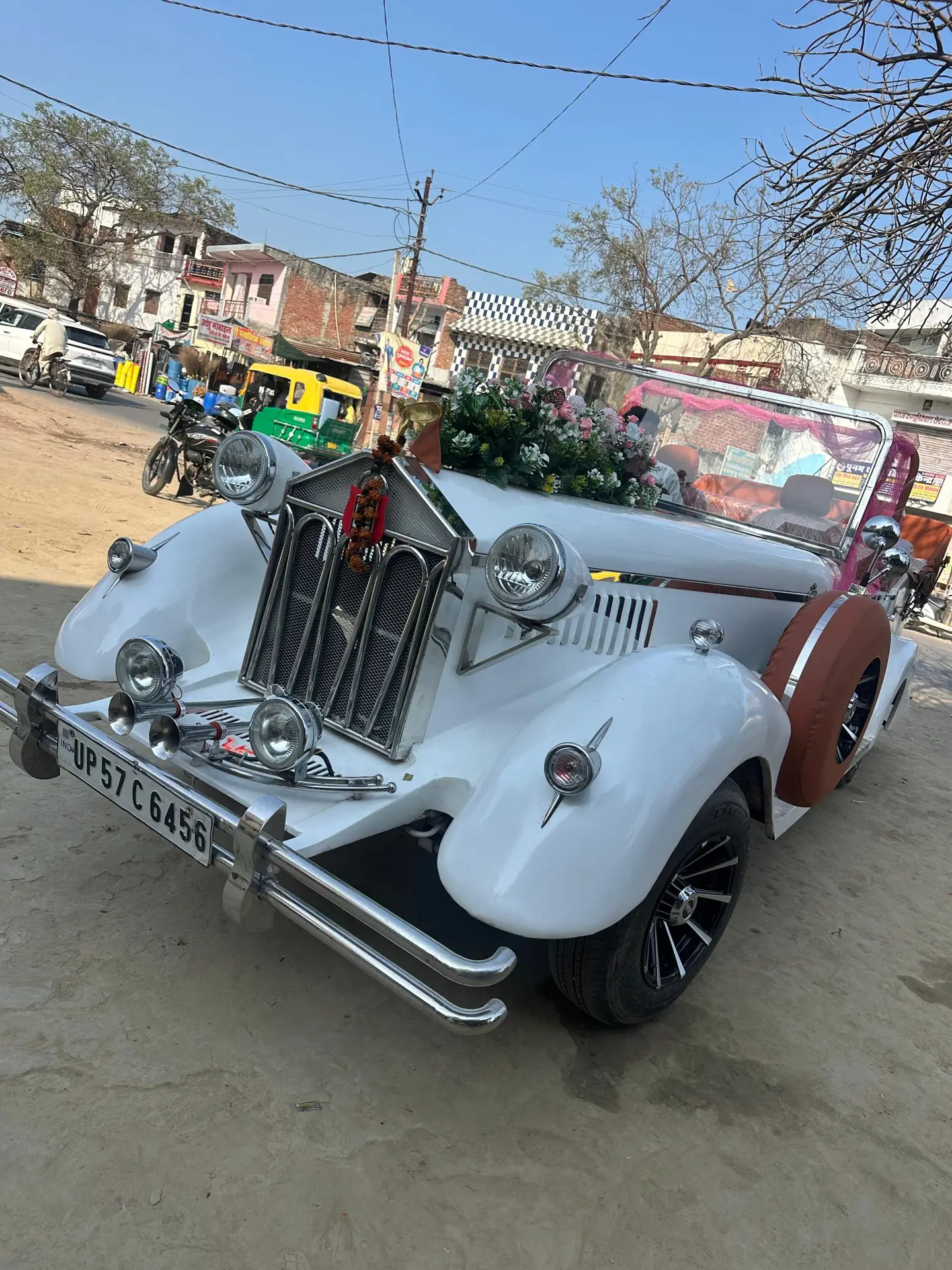 Beautiful vintage car available for wedding barat and photoshoot in mau by Sarswati Event.